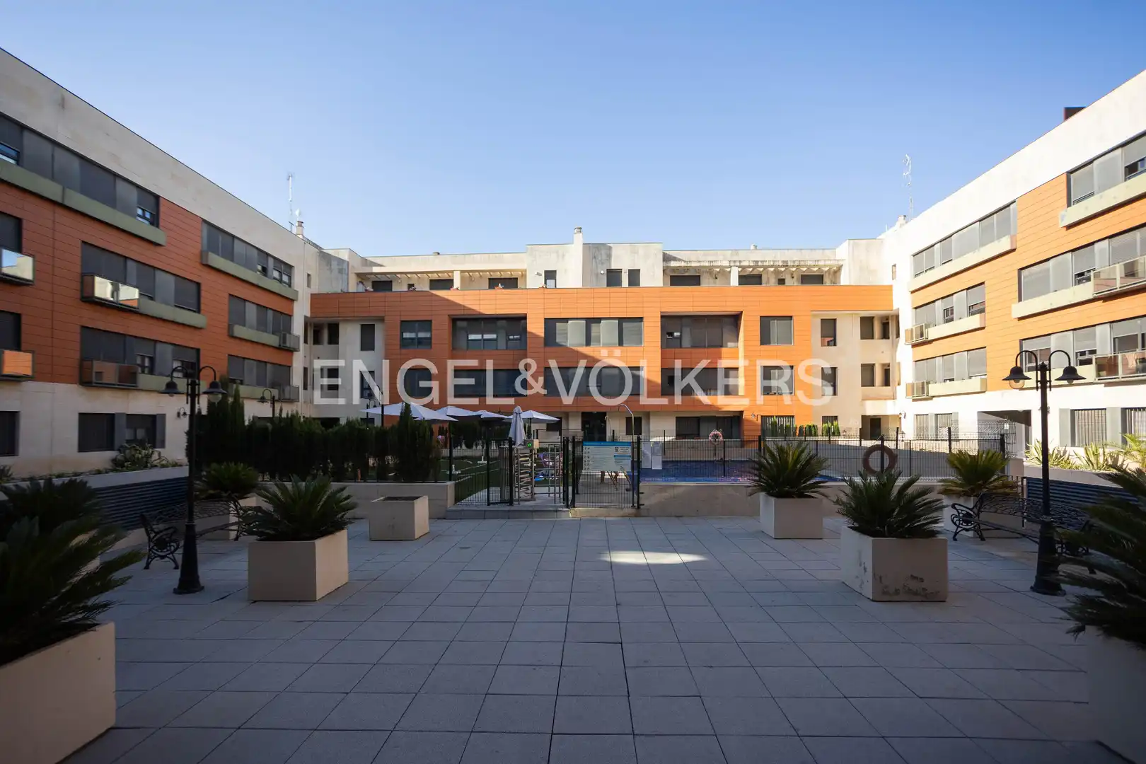 Vista exterior de Ático en venta en Camas con Aire acondicionado, Calefacción y Jardín privado
