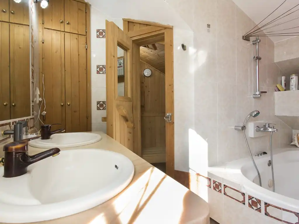 Bathroom of Houses for sale in Granada  with Heating and Swimming Pool