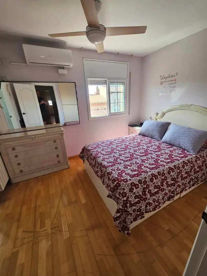 Dormitori de Casa o xalet en venda en Vilanova i la Geltrú amb Jardí privat, Terrassa i Piscina