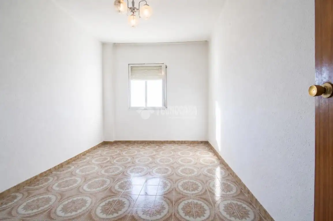 Habitación de Piso en venta en Madrid con Balcón
