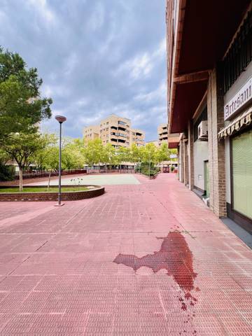 Local comercial en Venta en Calle de Miguel Labordeta en Parque Palomar – Bombarda