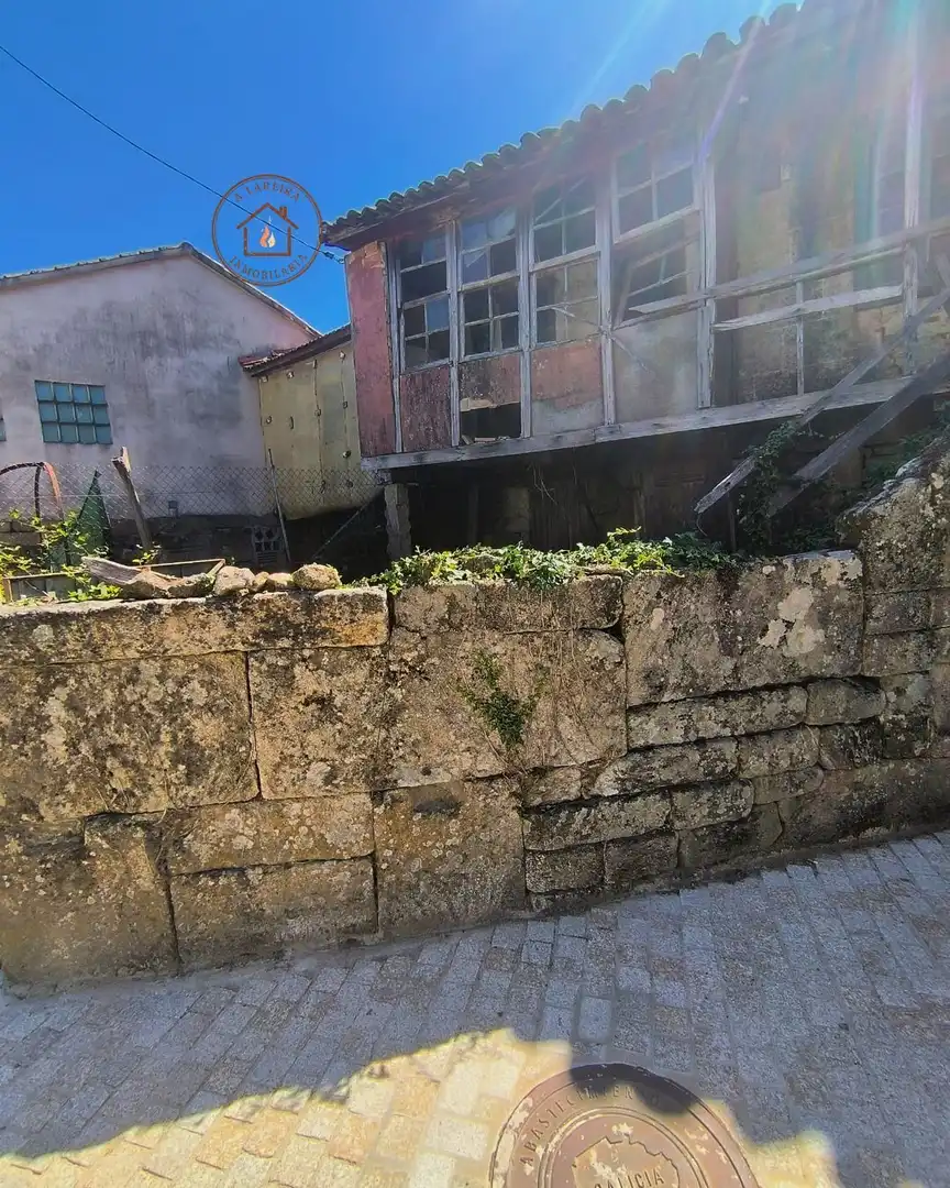 Vista exterior de Finca rústica en venda en Amoeiro amb Jardí privat