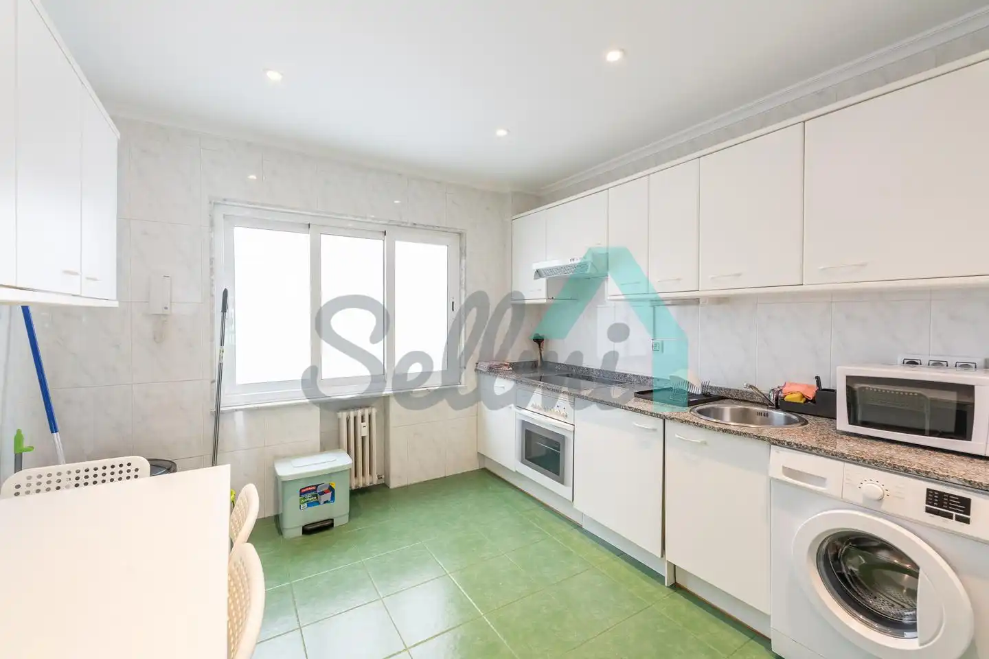 Cocina de Piso en venta en Oviedo  con Calefacción