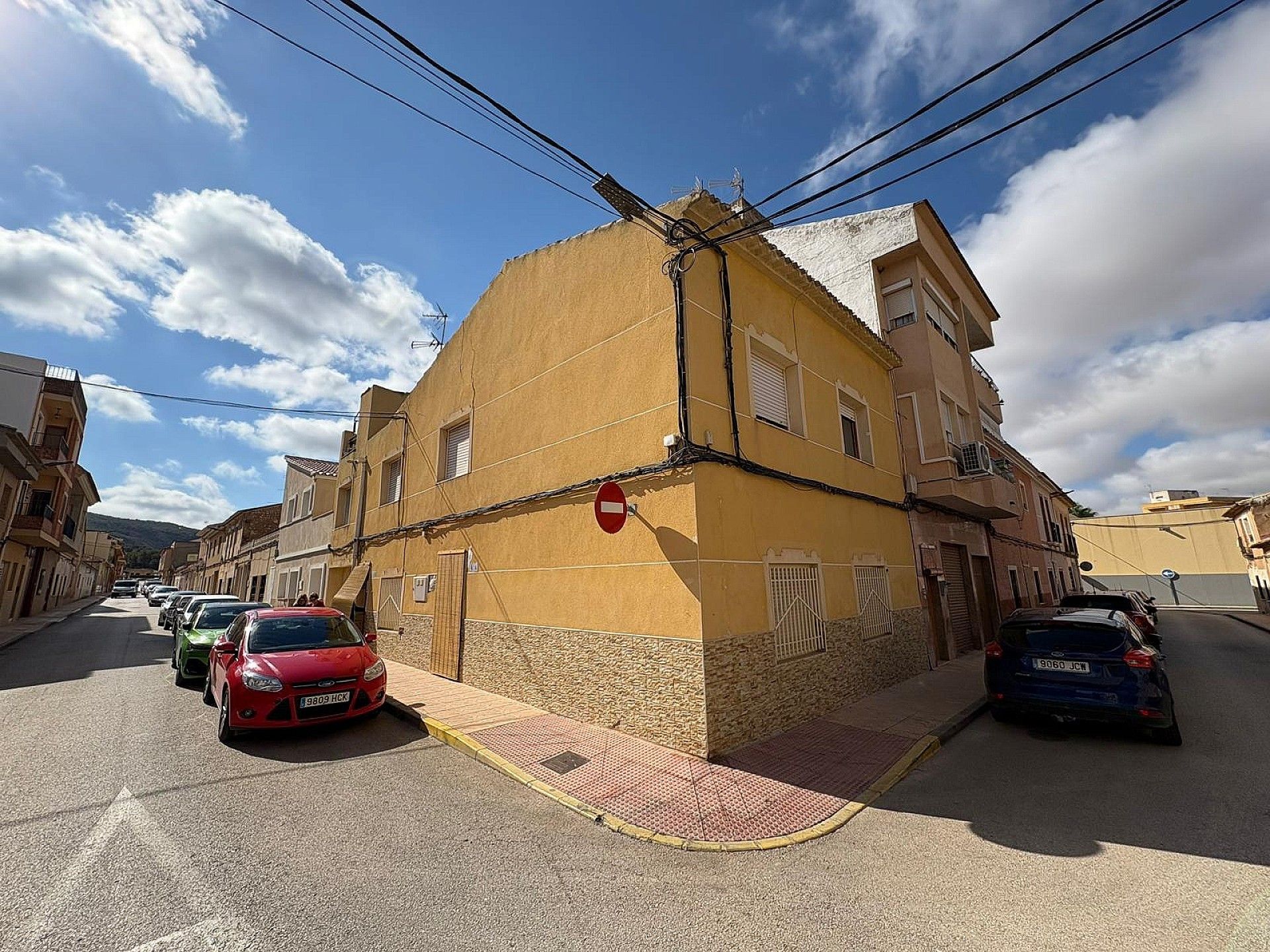 Vista exterior de Casa adosada en venda en El Pinós / Pinoso amb Terrassa