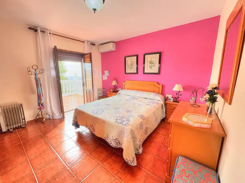 Schlafzimmer von Country house zum Verkauf in Moclinejo mit Klimaanlage, Privatgarten und Terrasse