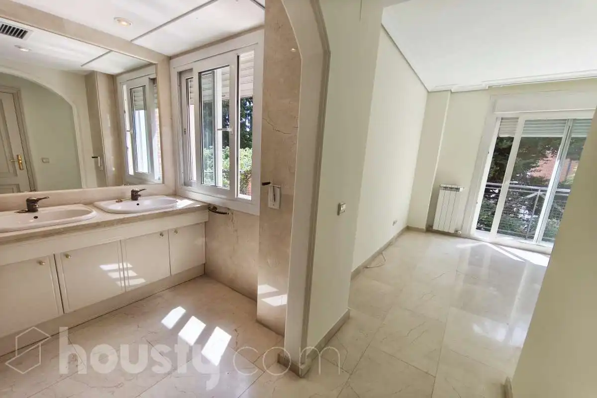 Baño de Piso de alquiler en Madrid con Aire acondicionado, Calefacción y Terraza