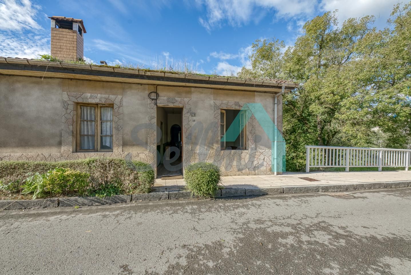 Vista exterior de Casa adosada en venta en Oviedo 