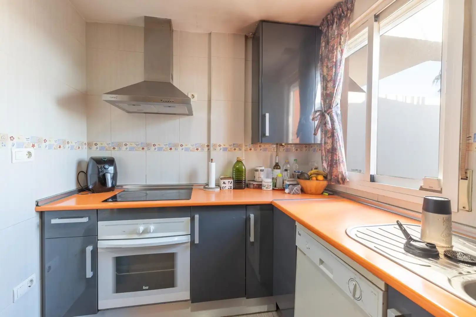 Kitchen of Attic for sale in Churriana de la Vega  with Air Conditioner, Terrace and Storage room