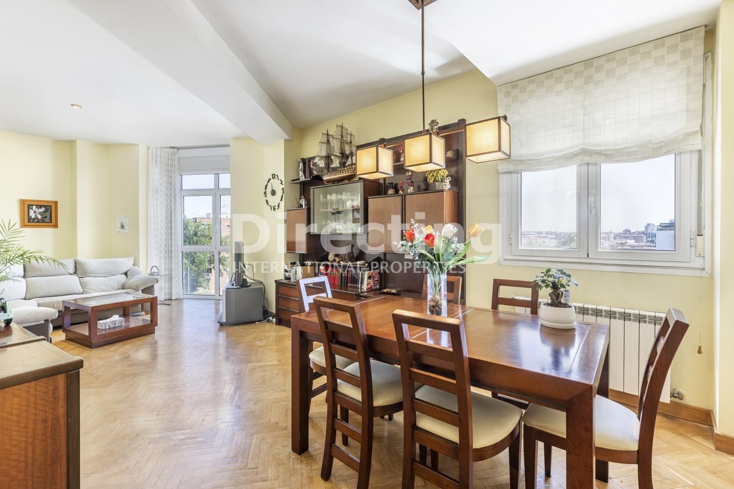 Dining room of Flat for sale in  Madrid Capital  with Air Conditioner, Heating and Parquet flooring