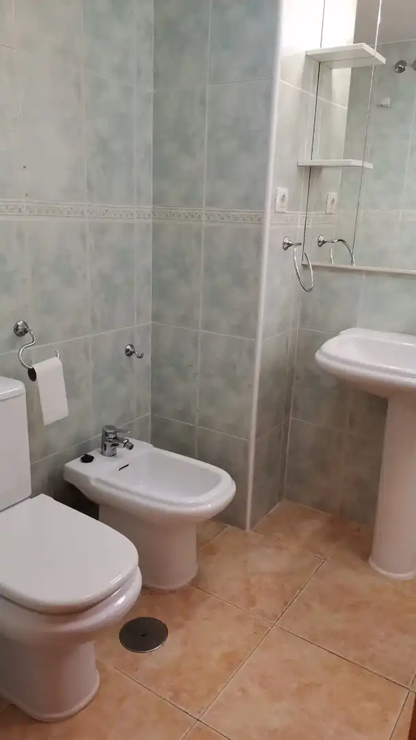 Bany de Apartament de lloguer en La Manga del Mar Menor amb Aire condicionat, Calefacció i Terrassa
