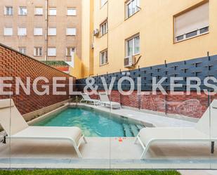 Piscina de Apartament de lloguer en  Madrid Capital amb Aire condicionat, Calefacció i Jardí privat