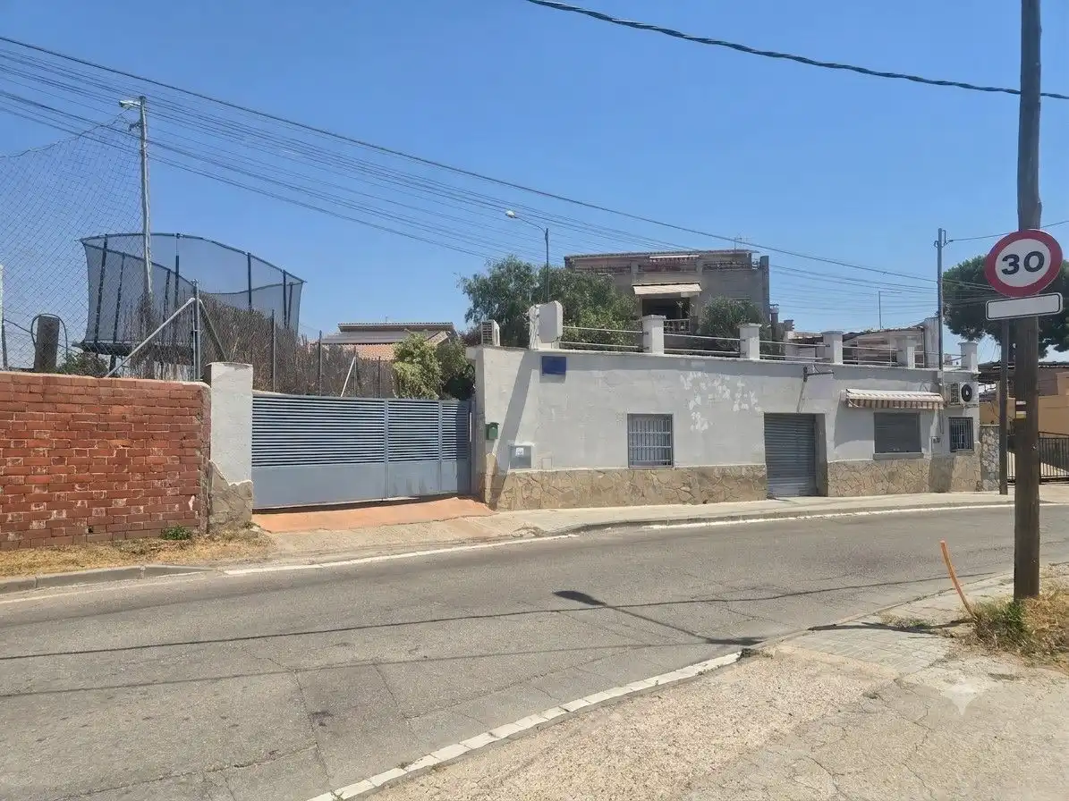 Vista exterior de Edificio en venta en Terrassa