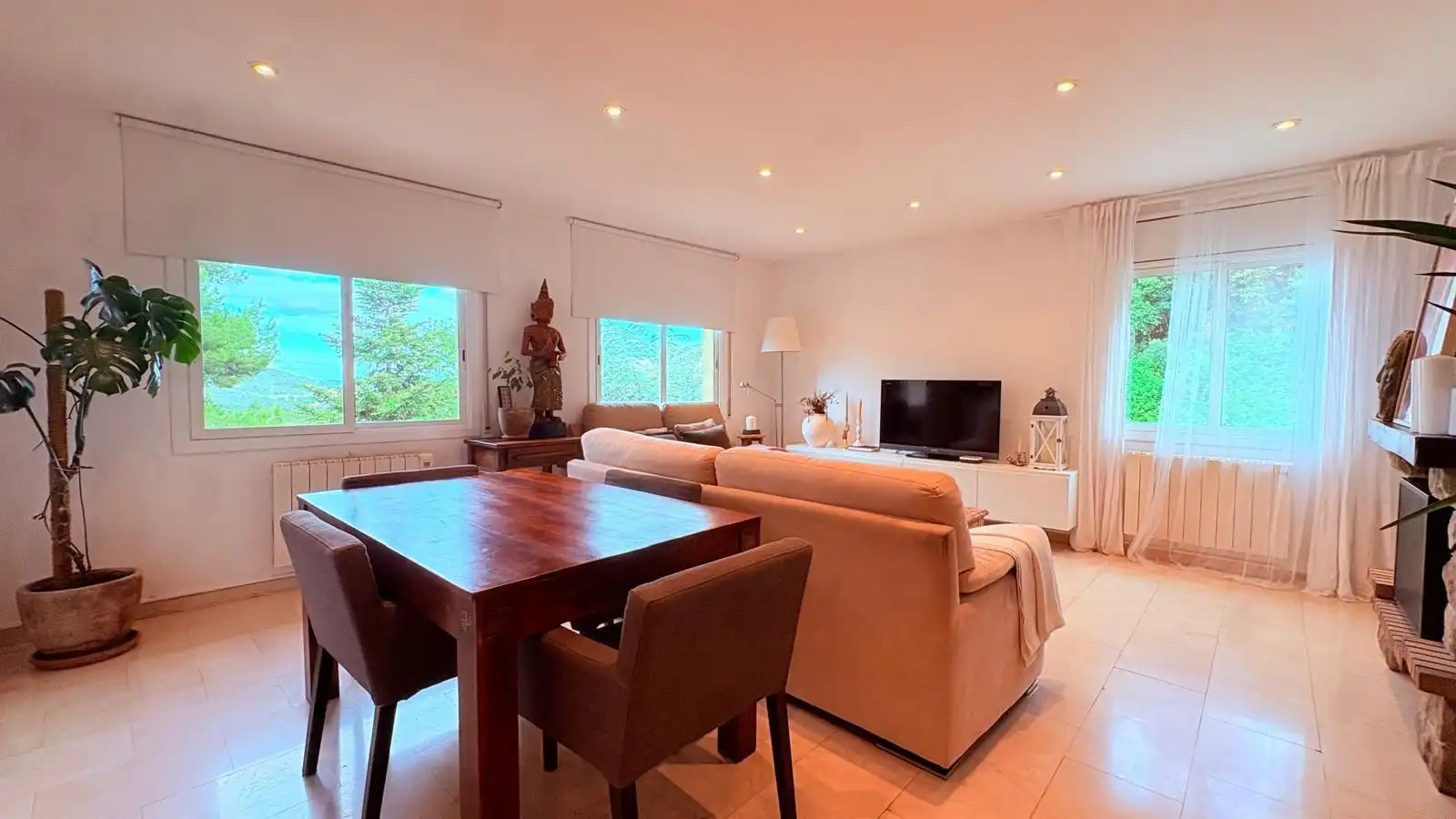 Sala d'estar de Casa o xalet en venda en Castellar del Vallès amb Calefacció, Jardí privat i Terrassa