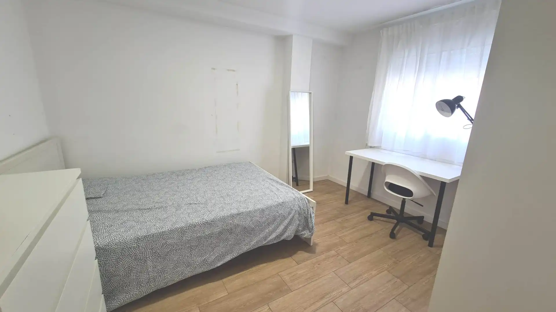 Schlafzimmer von Wohnung zur Miete in Valencia mit Klimaanlage, Möbliert und Ofen