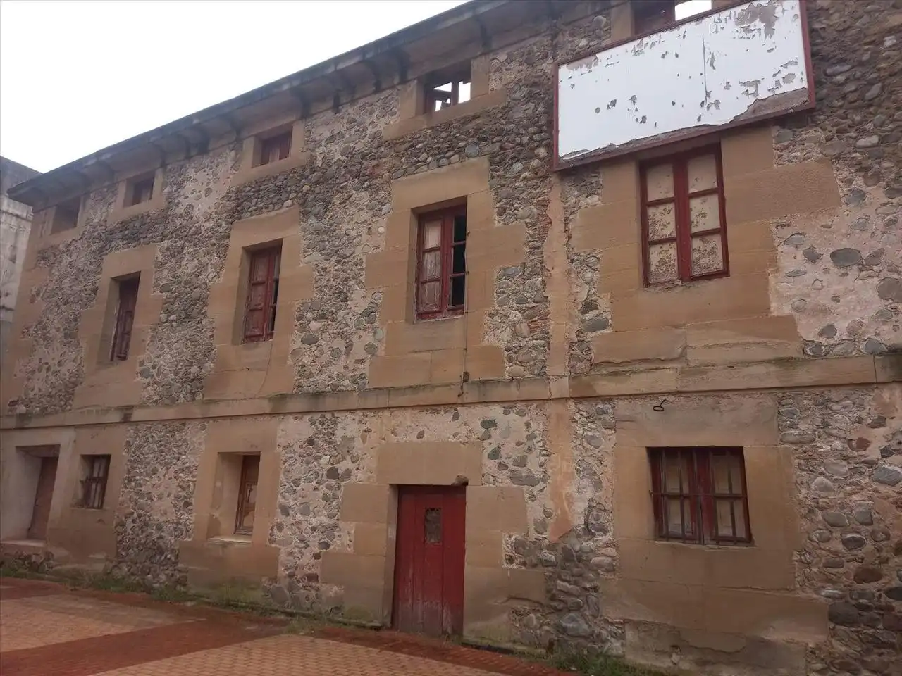 Buildings for sale in DEL FUNDADOR, Santurde de Rioja