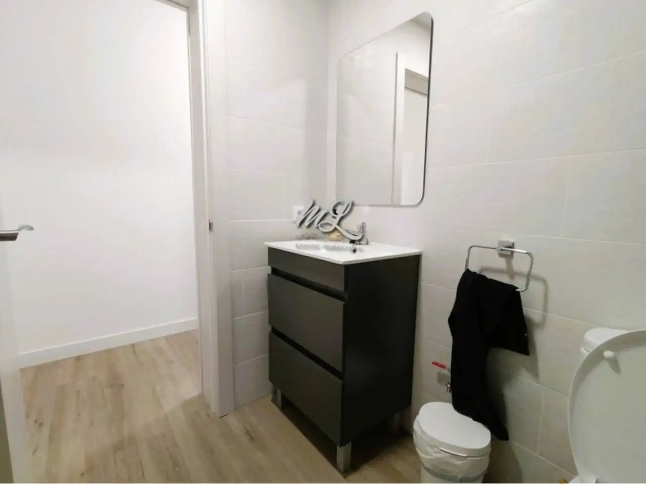 Baño de Oficina de alquiler en Mora con Aire acondicionado y Alarma