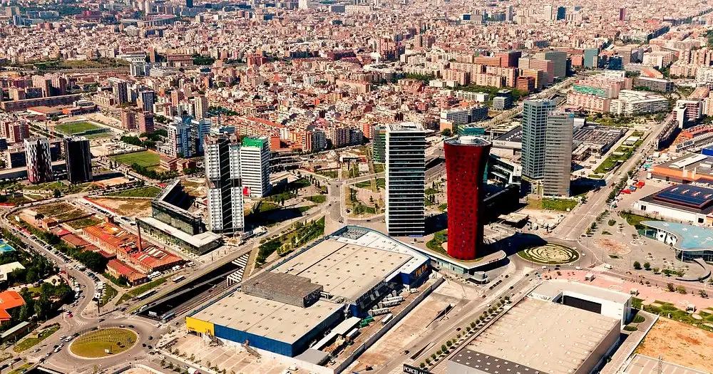 Vista exterior de Residencial en venta en L'Hospitalet de Llobregat