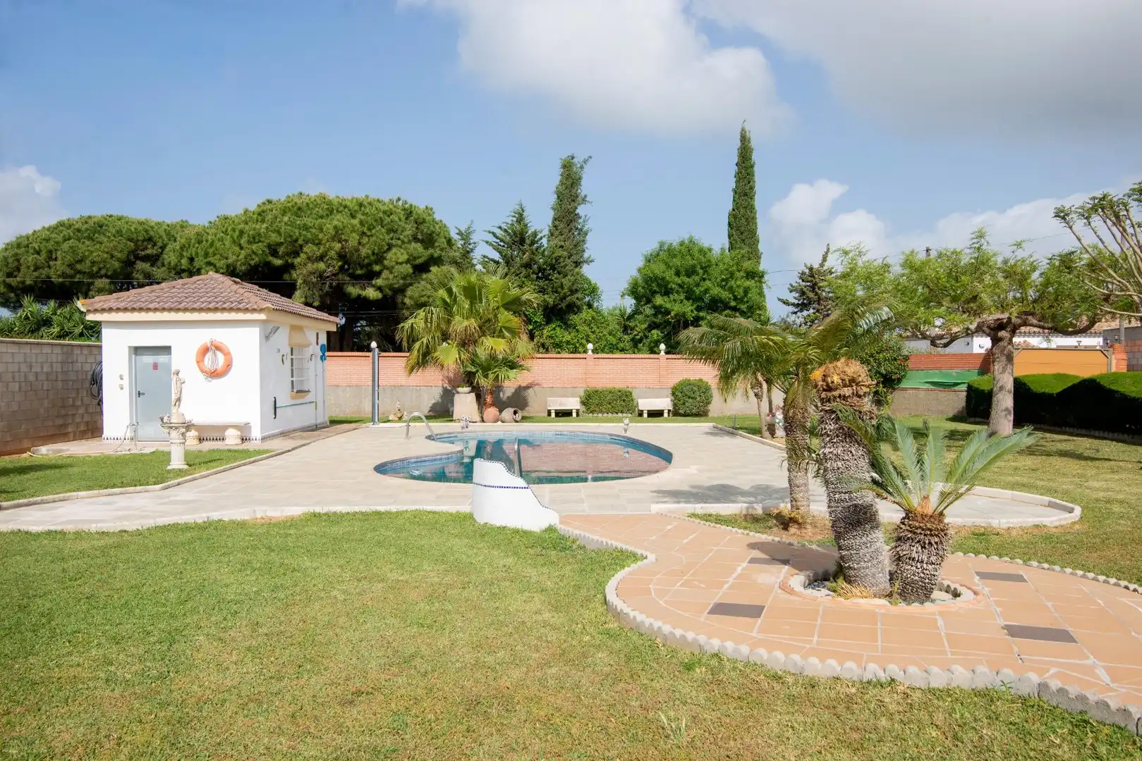 Swimming pool of Houses for sale in Chiclana de la Frontera  with Air Conditioner, Private garden and Storage room