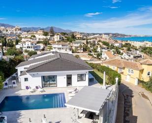 Vista exterior de Casa o xalet en venda en Mijas amb Aire condicionat, Jardí privat i Terrassa