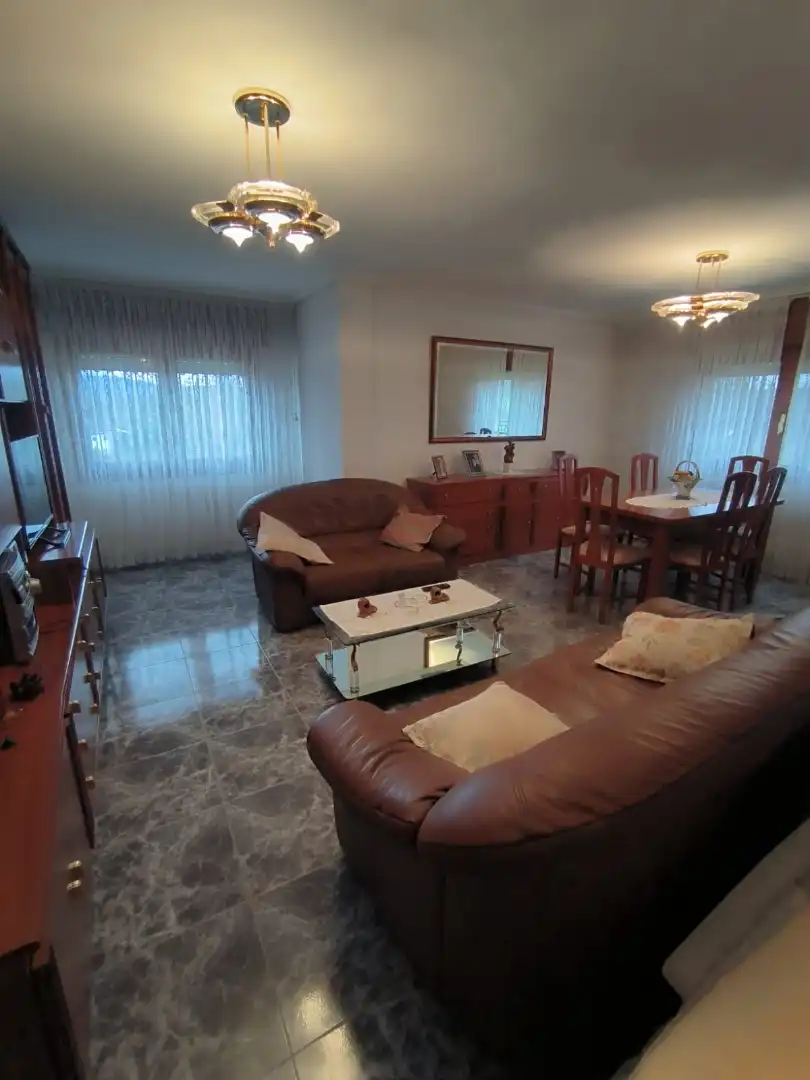 Sala de estar de Casa o chalet en venta en Medina de Pomar con Calefacción, Jardín privado y Terraza