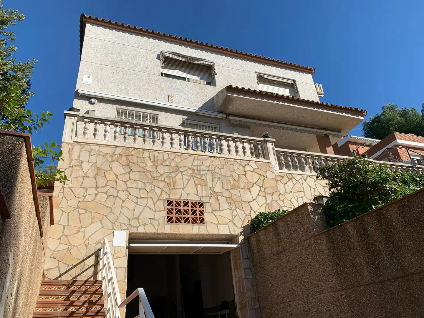 Vista exterior de Casa o xalet en venda en La Palma de Cervelló amb Aire condicionat, Calefacció i Jardí privat