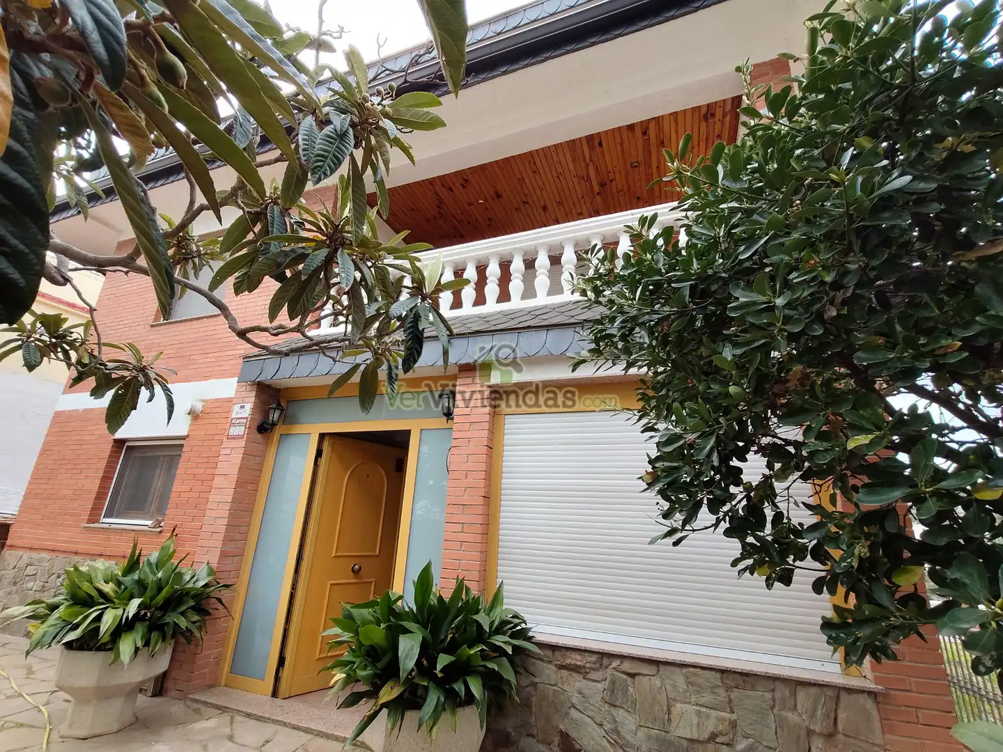 Vista exterior de Casa o xalet en venda en Cerdanyola del Vallès amb Calefacció, Jardí privat i Parquet