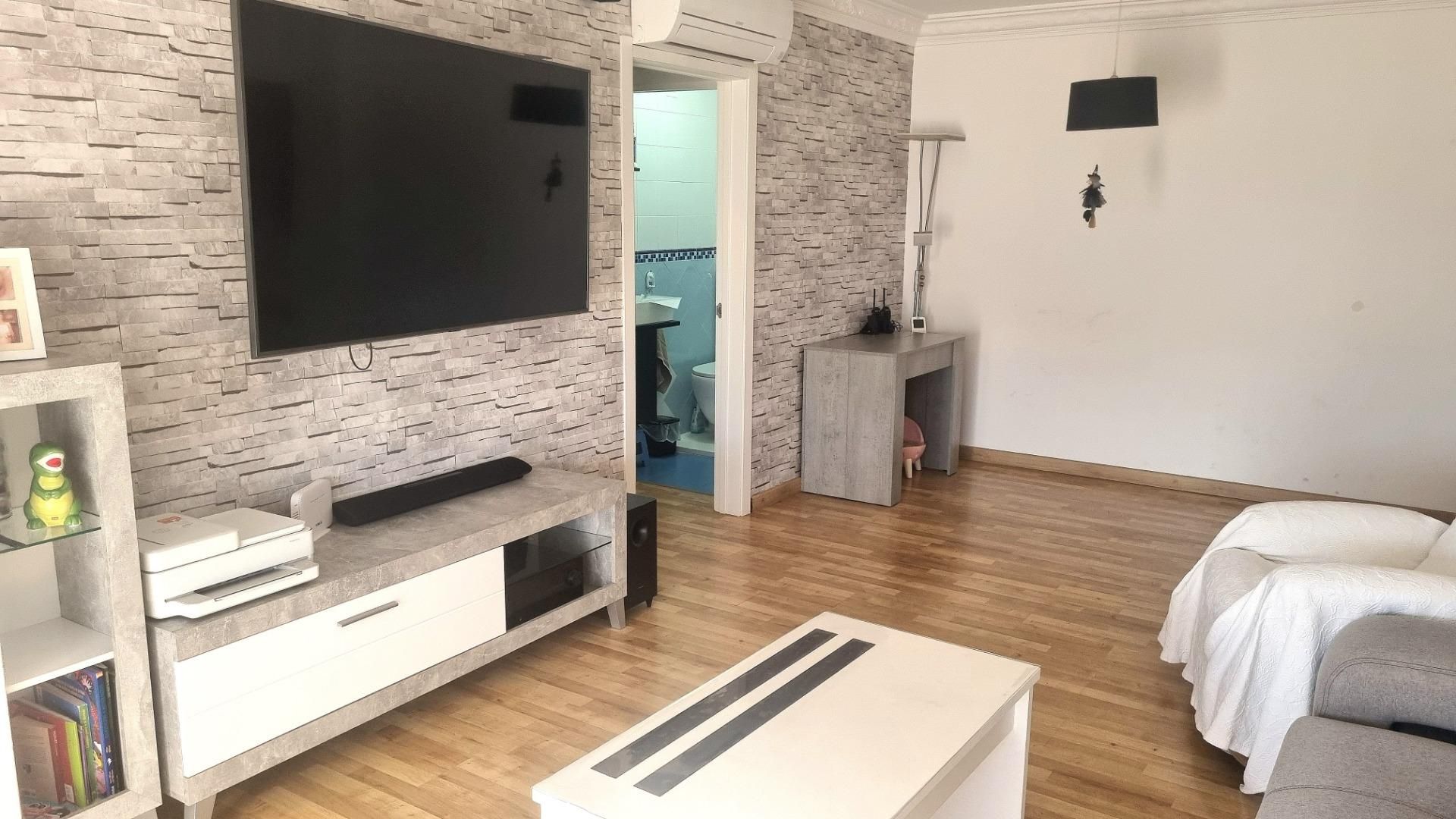 Sala d'estar de Pis en venda en La Canonja amb Aire condicionat, Calefacció i Parquet