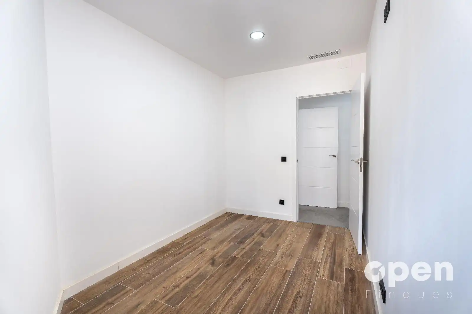 Wohnung zum Verkauf in Terrassa mit Klimaanlage, Heizung und Terrasse