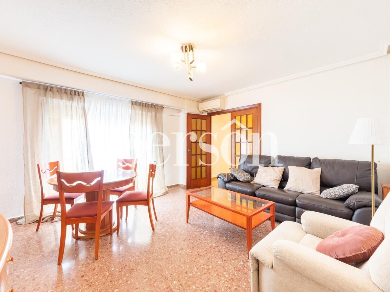 Living room of Flat to rent in  Valencia Capital  with Air Conditioner, Furnished and Balcony