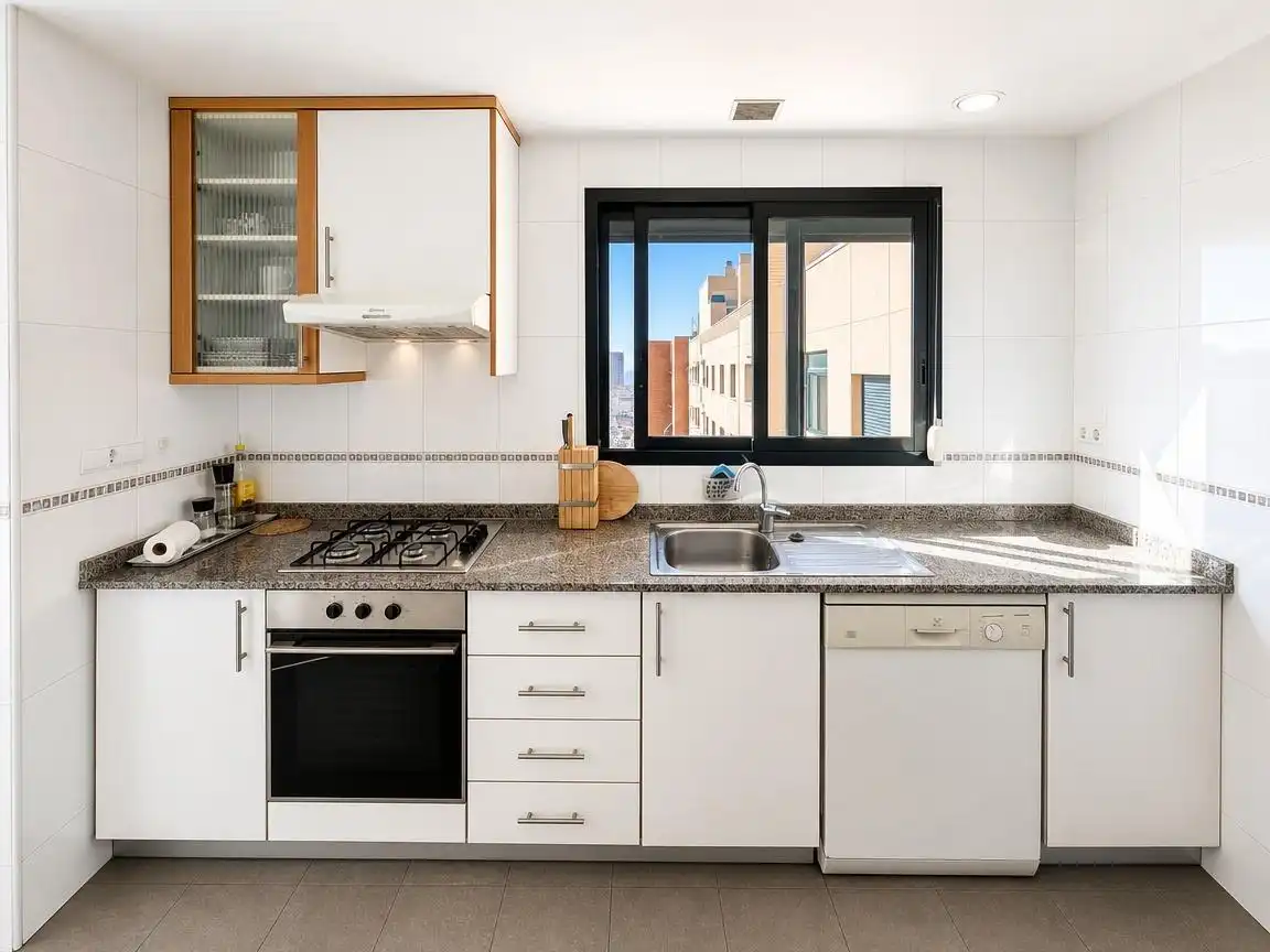 Küche von Dachboden zur Miete in Alicante / Alacant mit Terrasse, Abstellraum und Möbliert