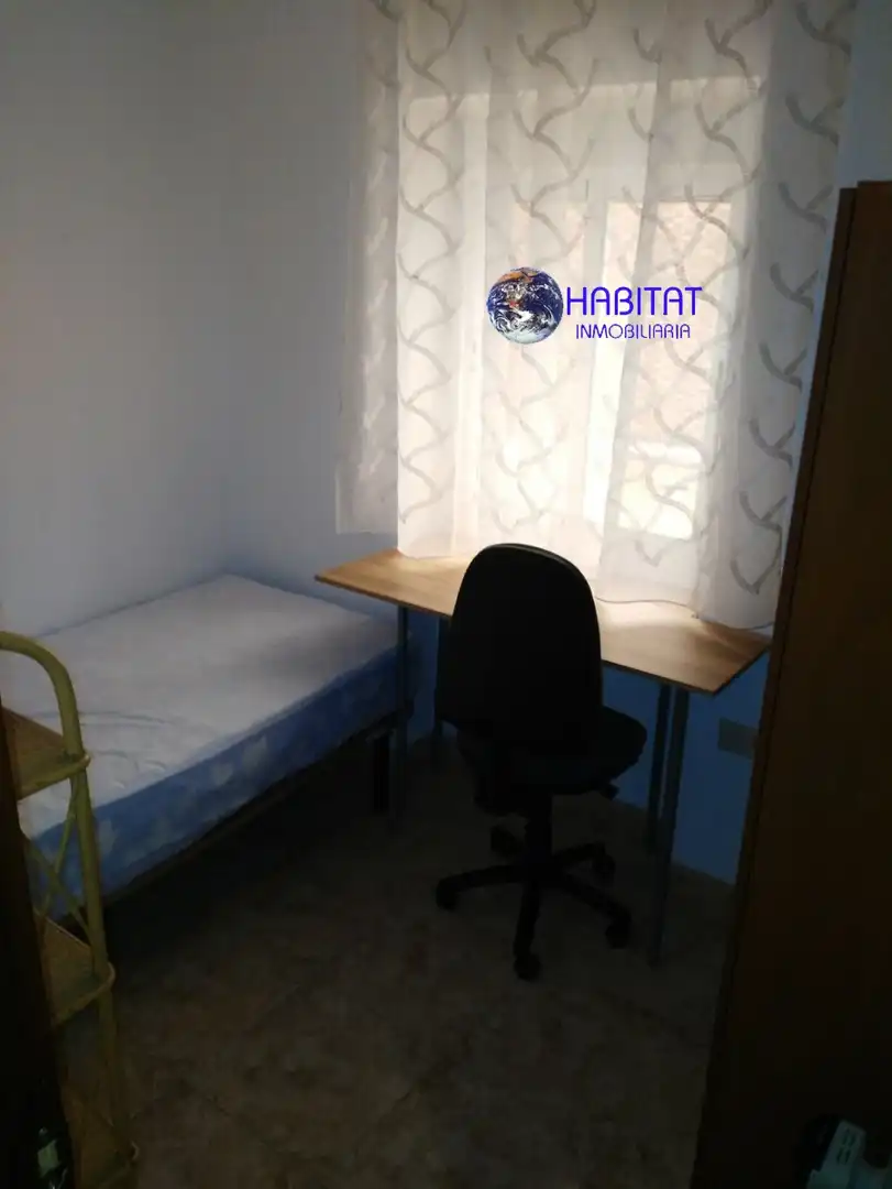 Habitación de Piso de alquiler en Granada con Amueblado