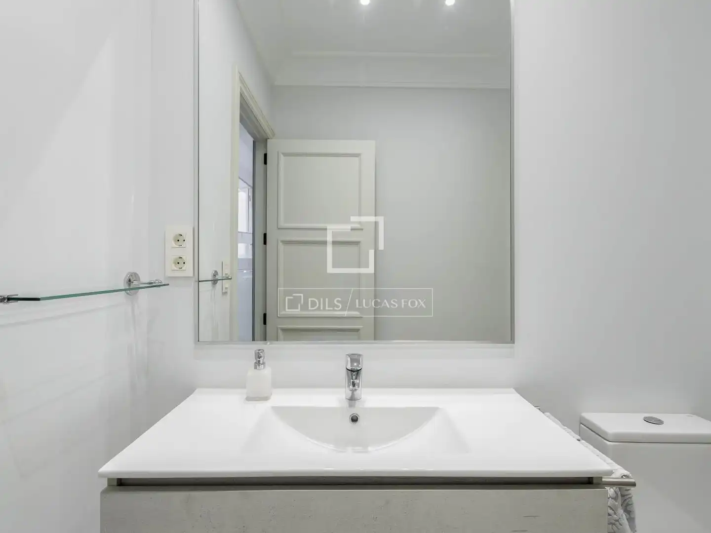 Bathroom of Attic for rent in Madrid  with Air Conditioner, Heating and Parquet flooring