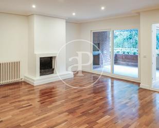 Living room of Flat to rent in La Moraleja  with Air Conditioner, Heating and Private garden