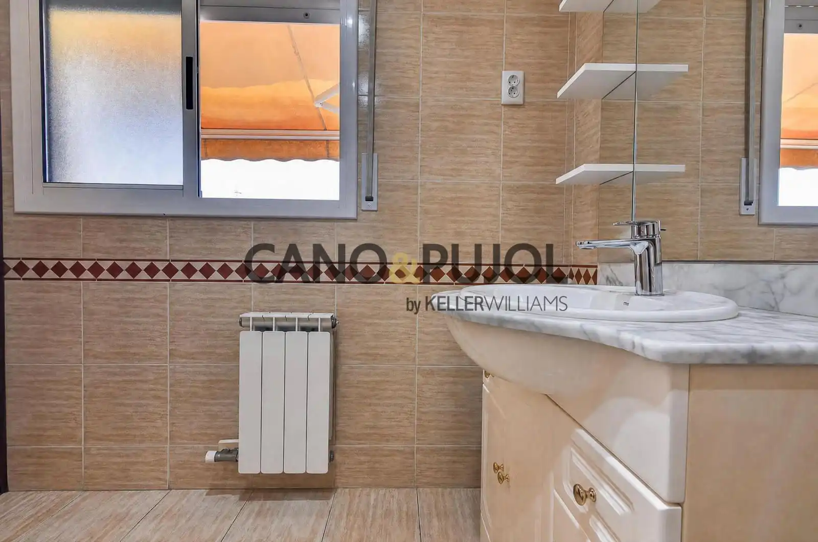 Baño de Ático en venta en Rubí con Aire acondicionado, Calefacción y Jardín privado