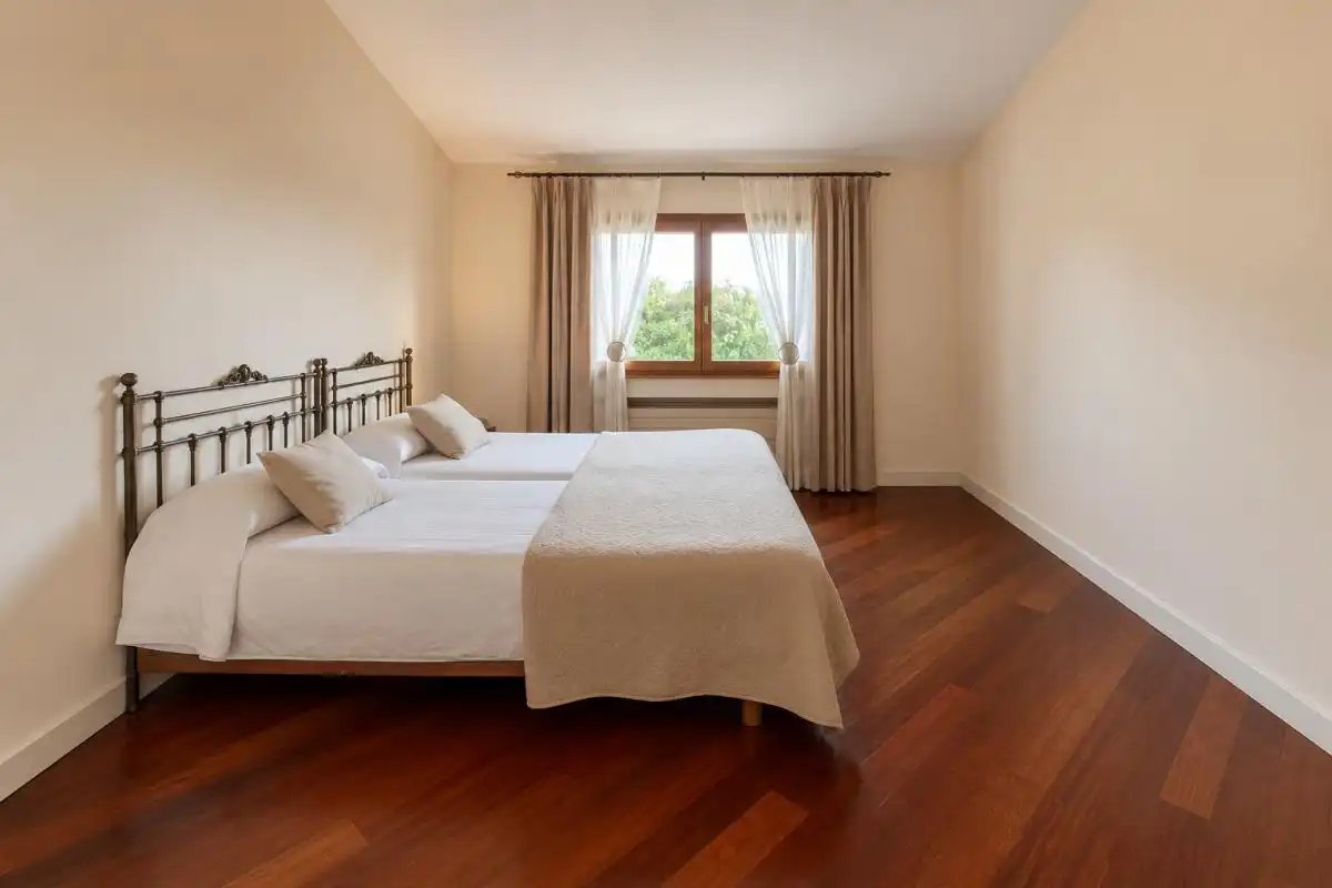 Bedroom of Houses for sale in Pozuelo de Alarcón  with Air Conditioner, Heating and Private garden