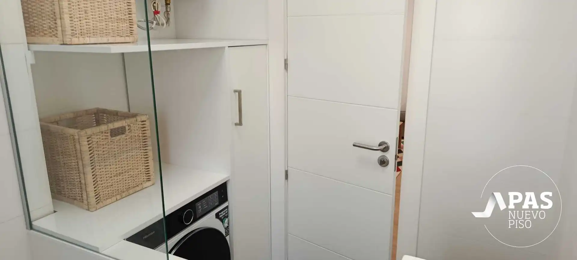 Badezimmer von Wohnung zur Miete in Santander mit Heizung, Ofen und Waschmaschine