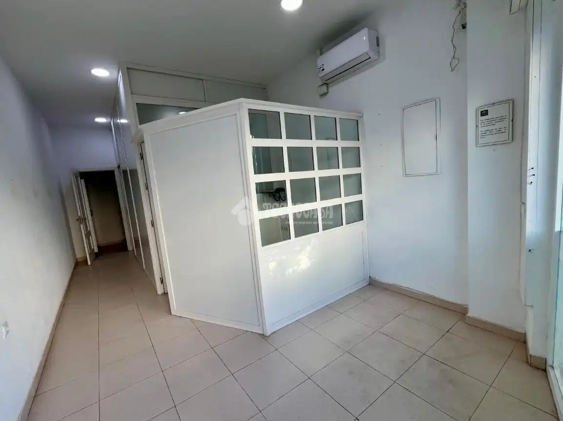 Local comercial de lloguer a Núcleo urbano, imagen 3