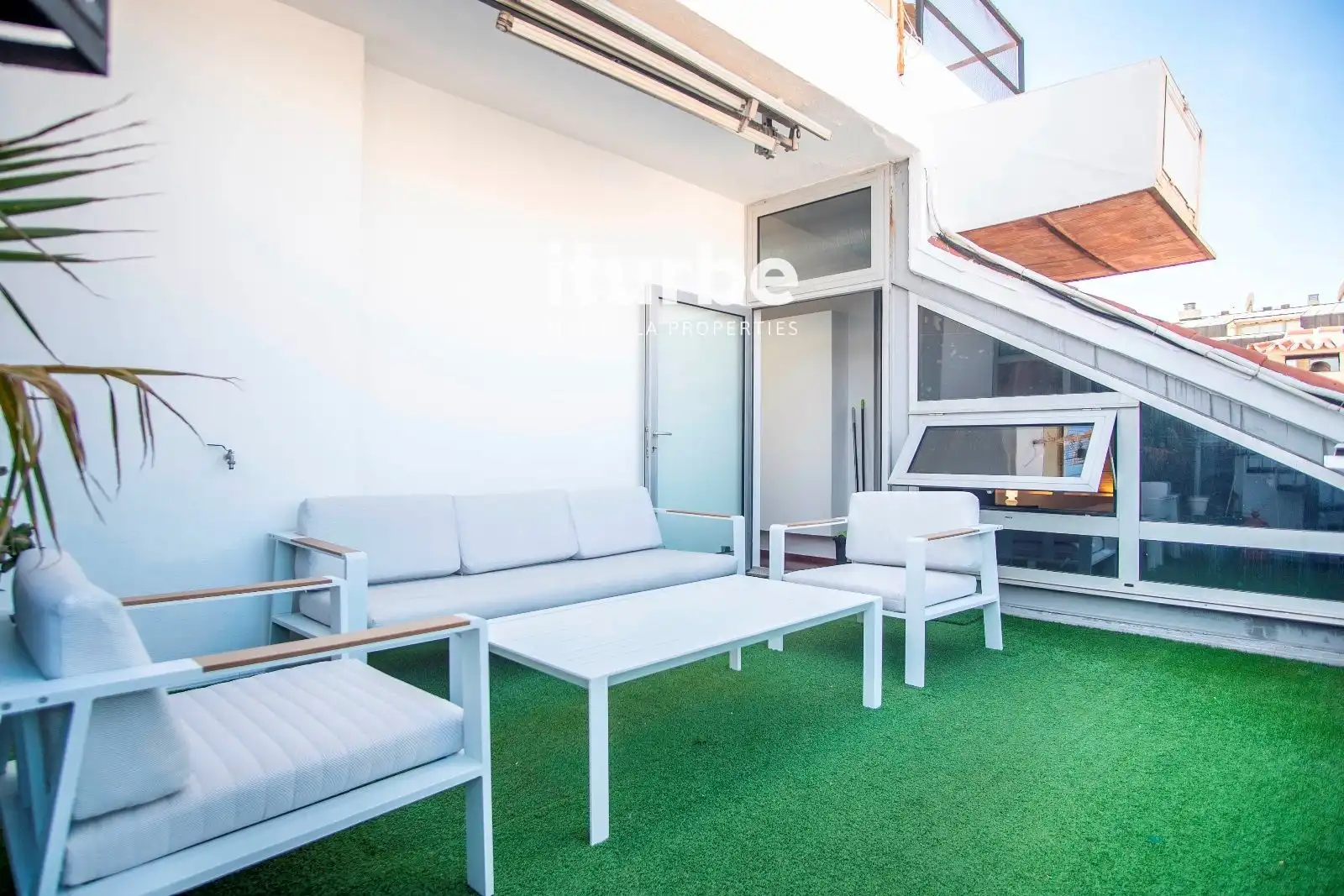 Terrasse von Dachboden zur Miete in Fuengirola mit Klimaanlage, Terrasse und Möbliert