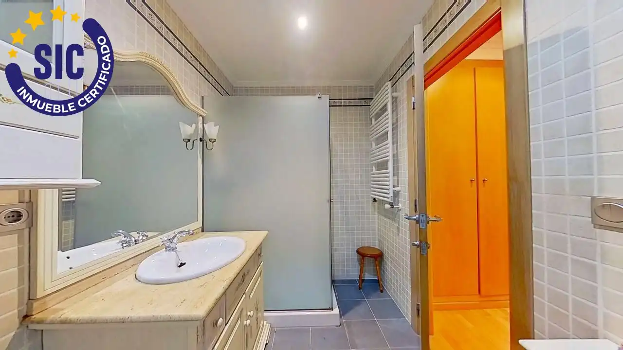 Badezimmer von Haus oder Chalet zur Miete in Chiva mit Heizung und Terrasse