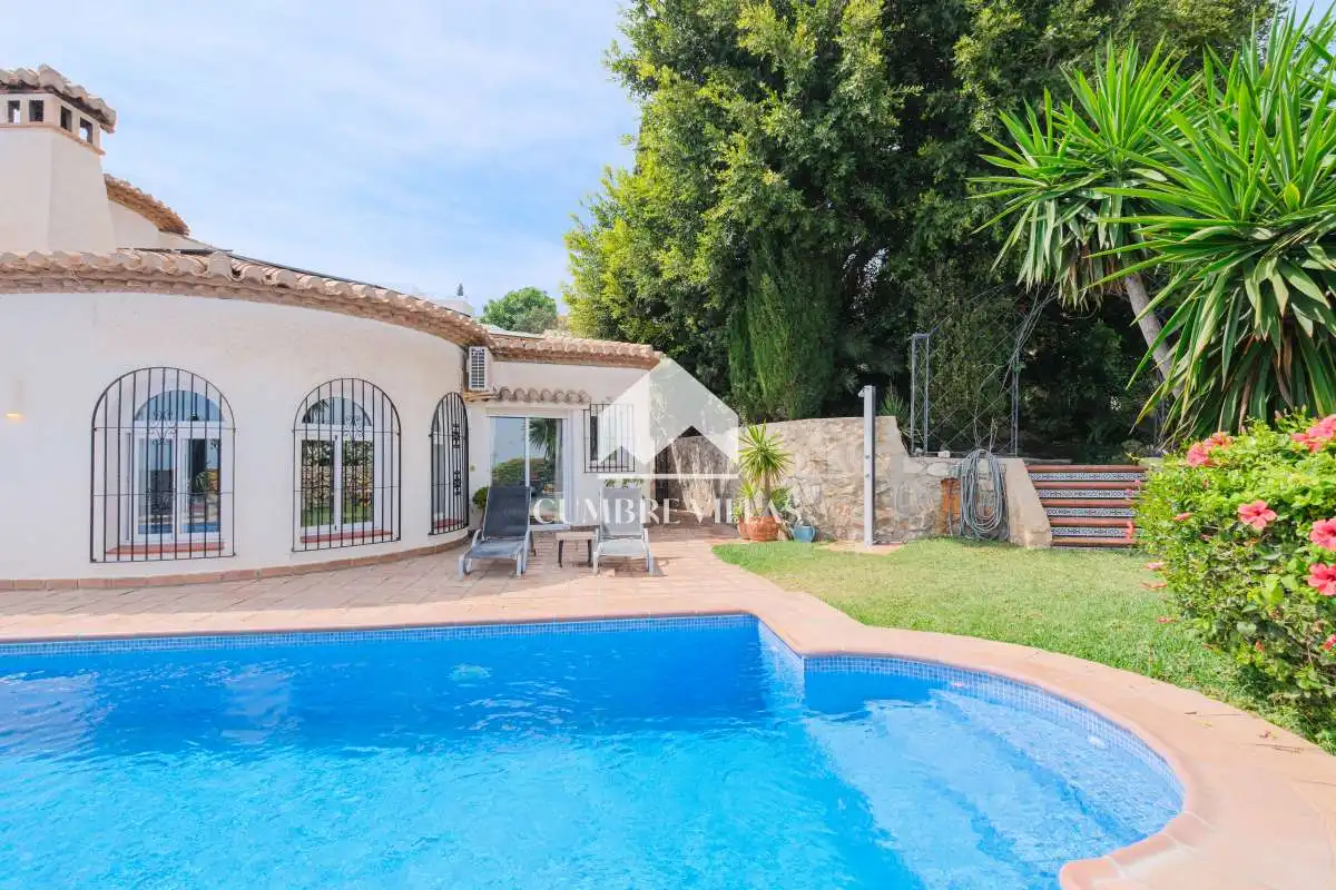 Piscina de Casa o xalet en venda en Salobreña amb Jardí privat, Terrassa i Piscina comunitària