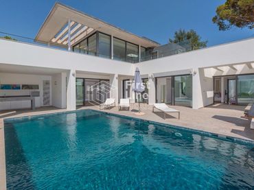 Villa con piscina in vendita a Carrer de l'Arboç