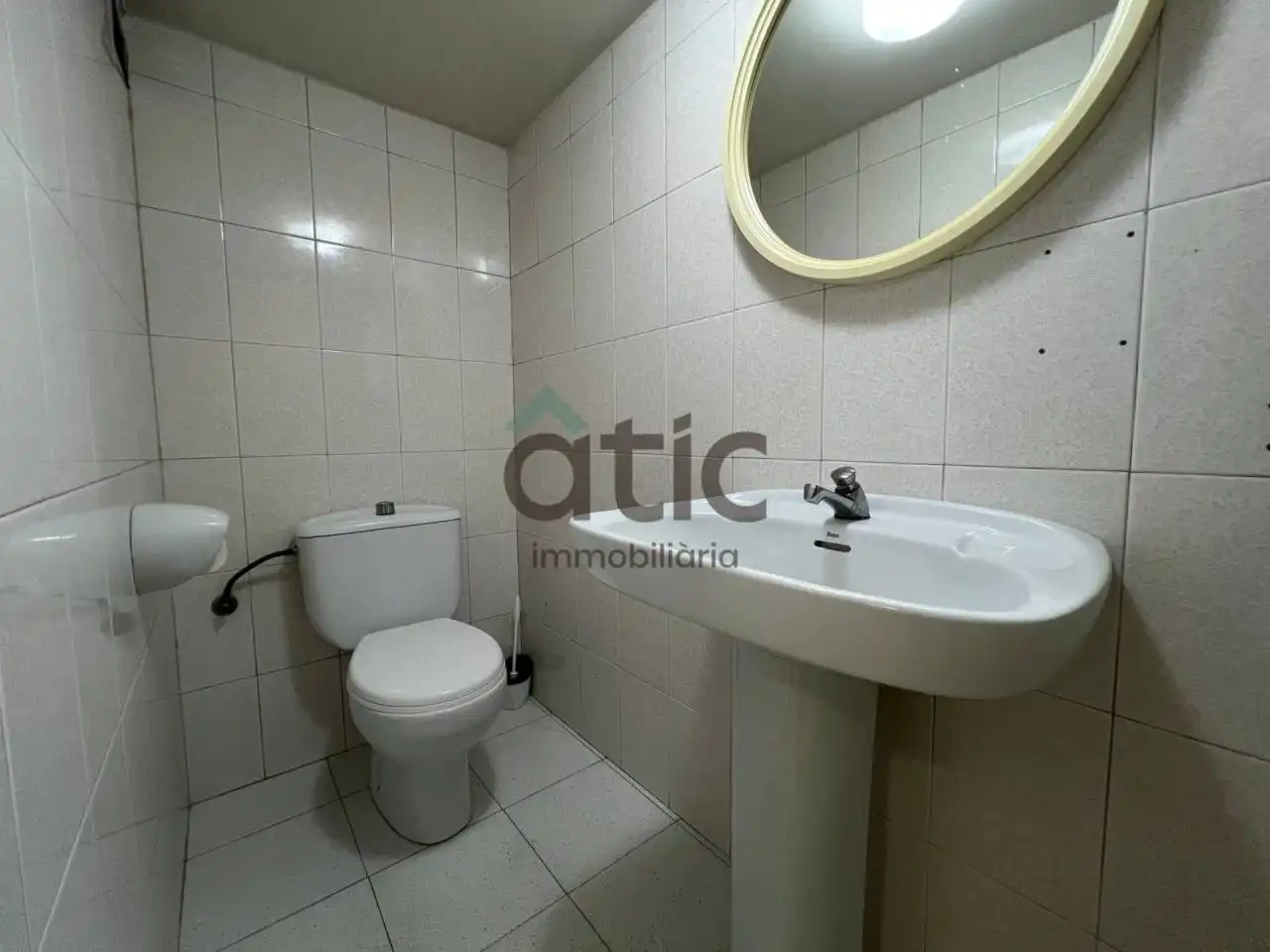 Bathroom of Commercial properties for rent in Manresa
