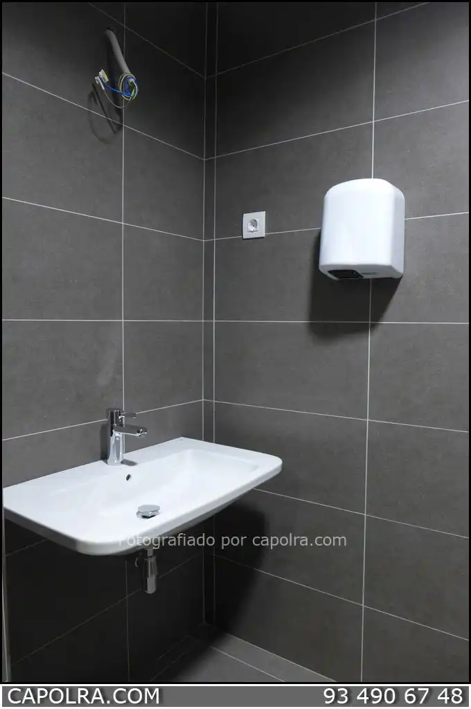 Badezimmer von Gebäude zur Miete in Barcelona