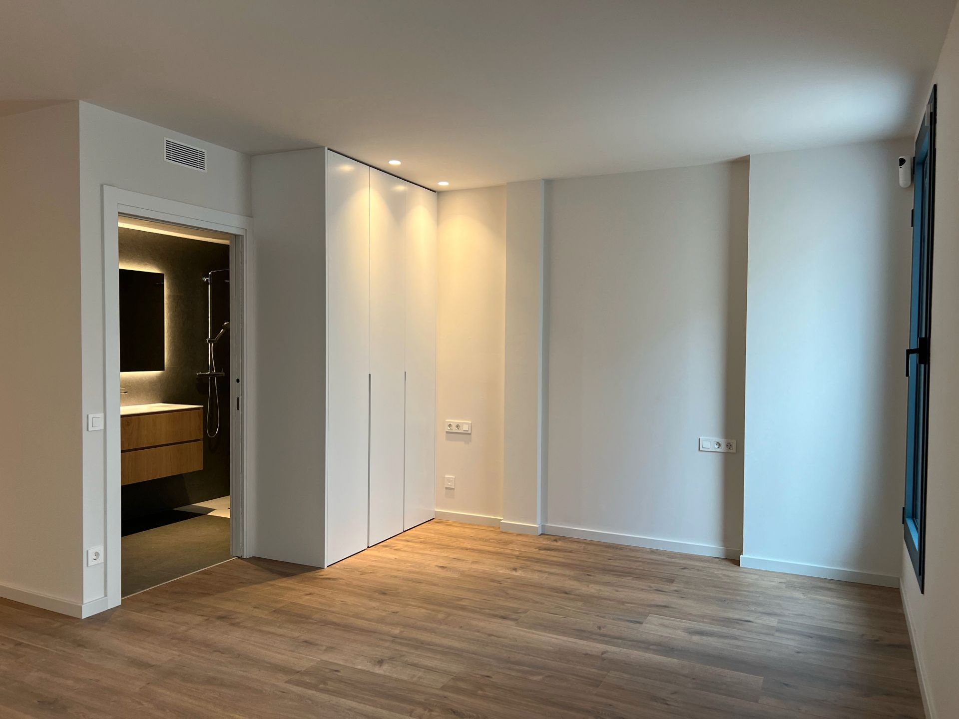 Dormitori de Loft de lloguer en Girona Capital amb Aire condicionat, Calefacció i Parquet