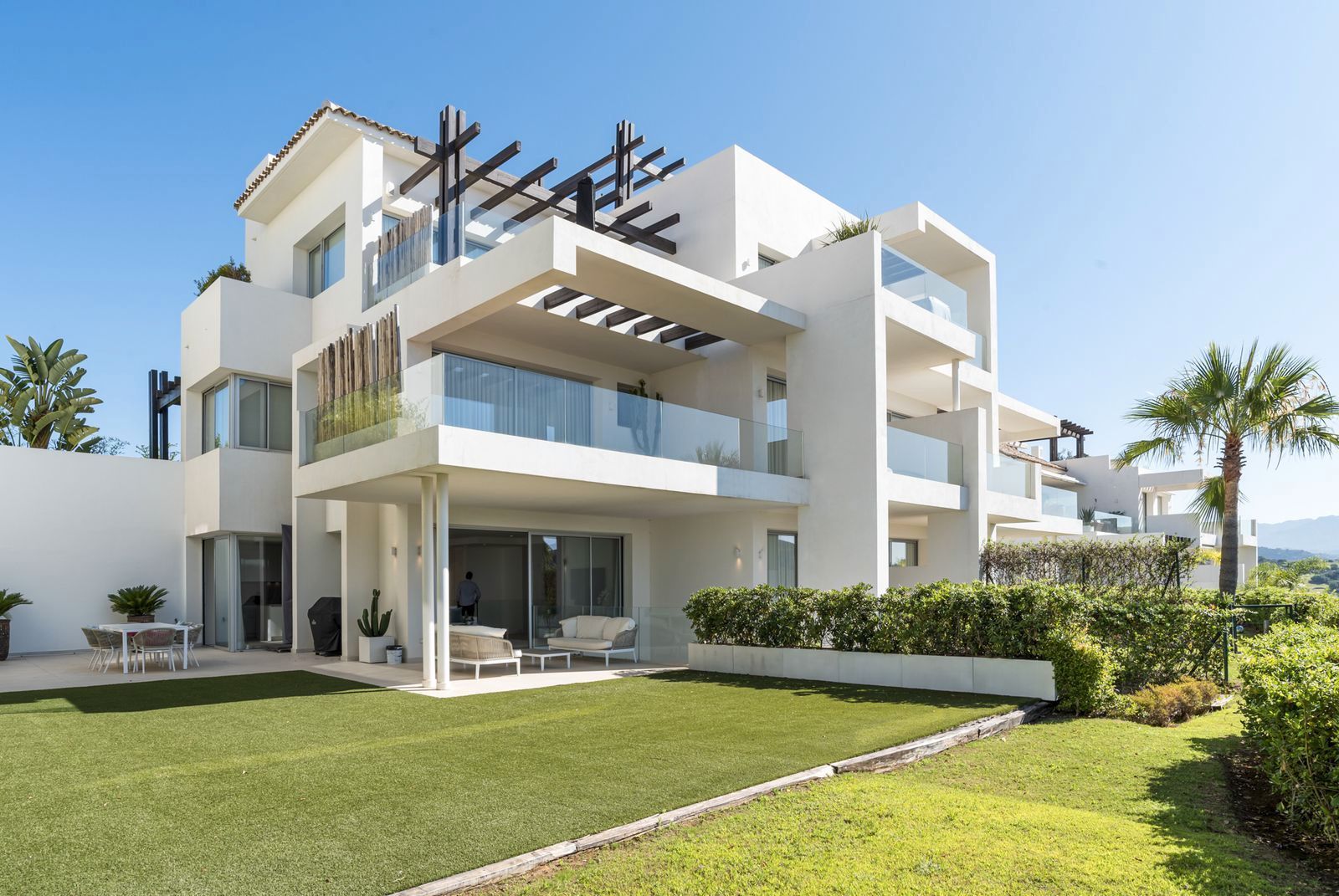 Exterior view of Duplex for sale in Benahavís  with Air Conditioner, Terrace and Storage room