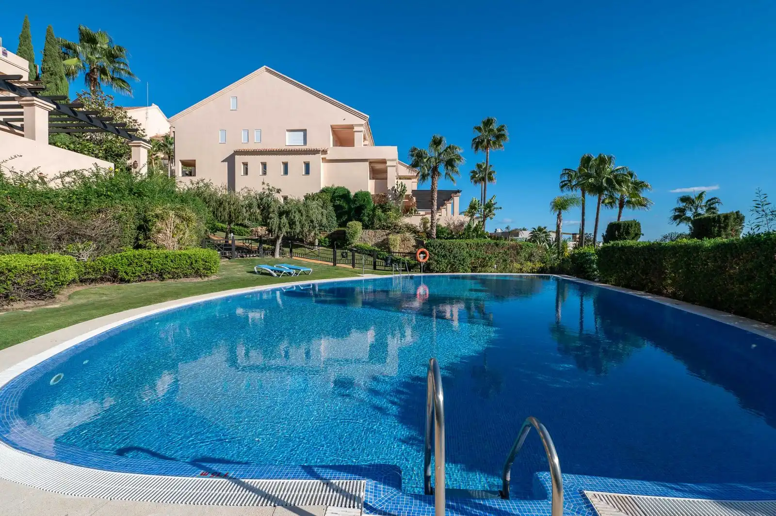 Jardín de Ático en venta en Marbella con Terraza, Trastero y Amueblado
