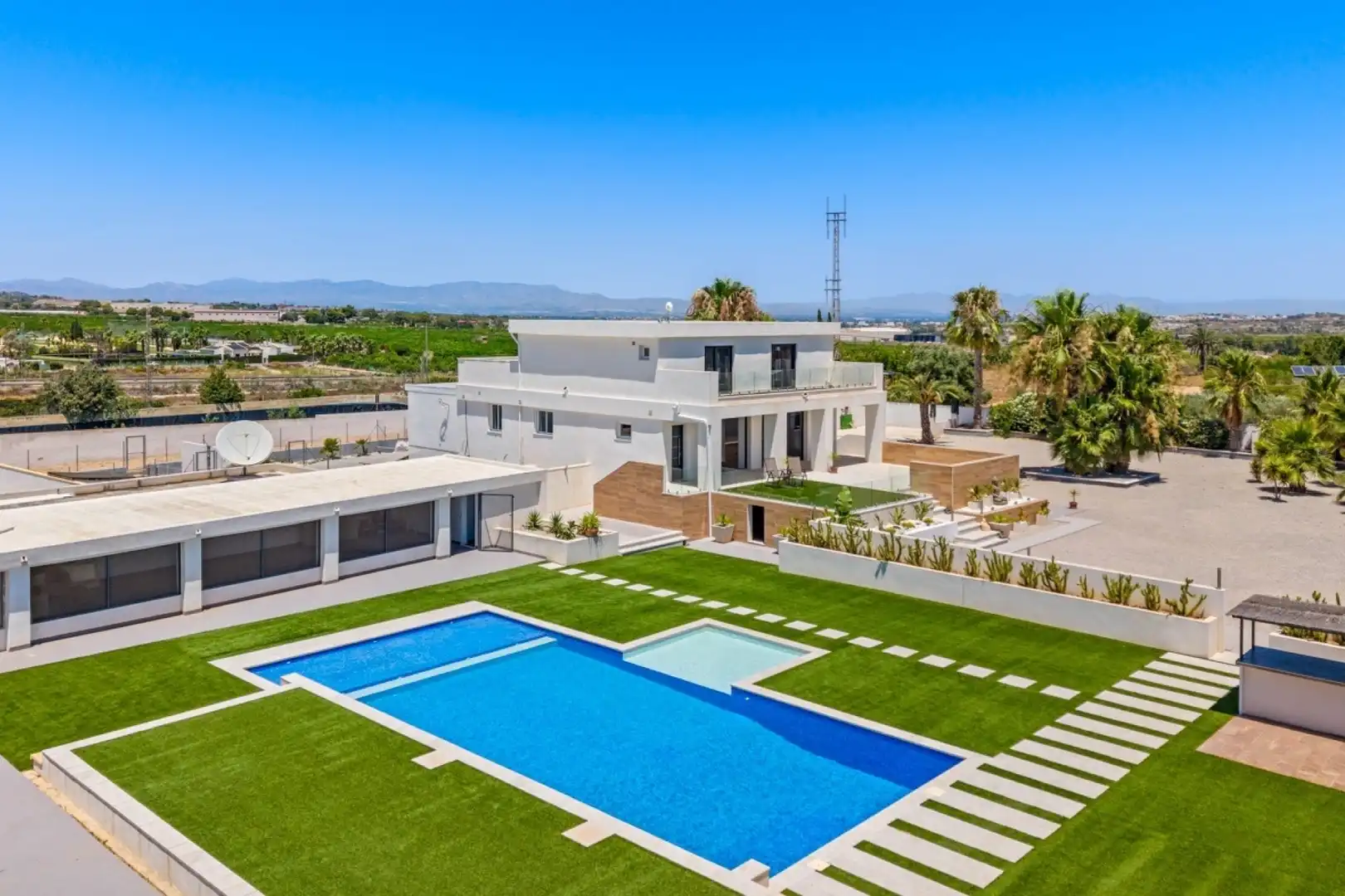 Casa amb terrassa en venda a Los Montesinos