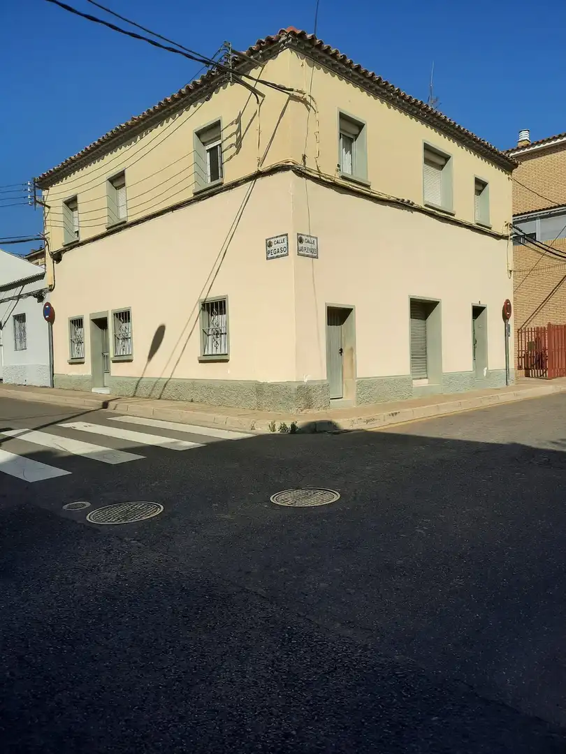 Vista exterior de Casa o chalet en venta en Zaragoza con Calefacción, Terraza y Trastero
