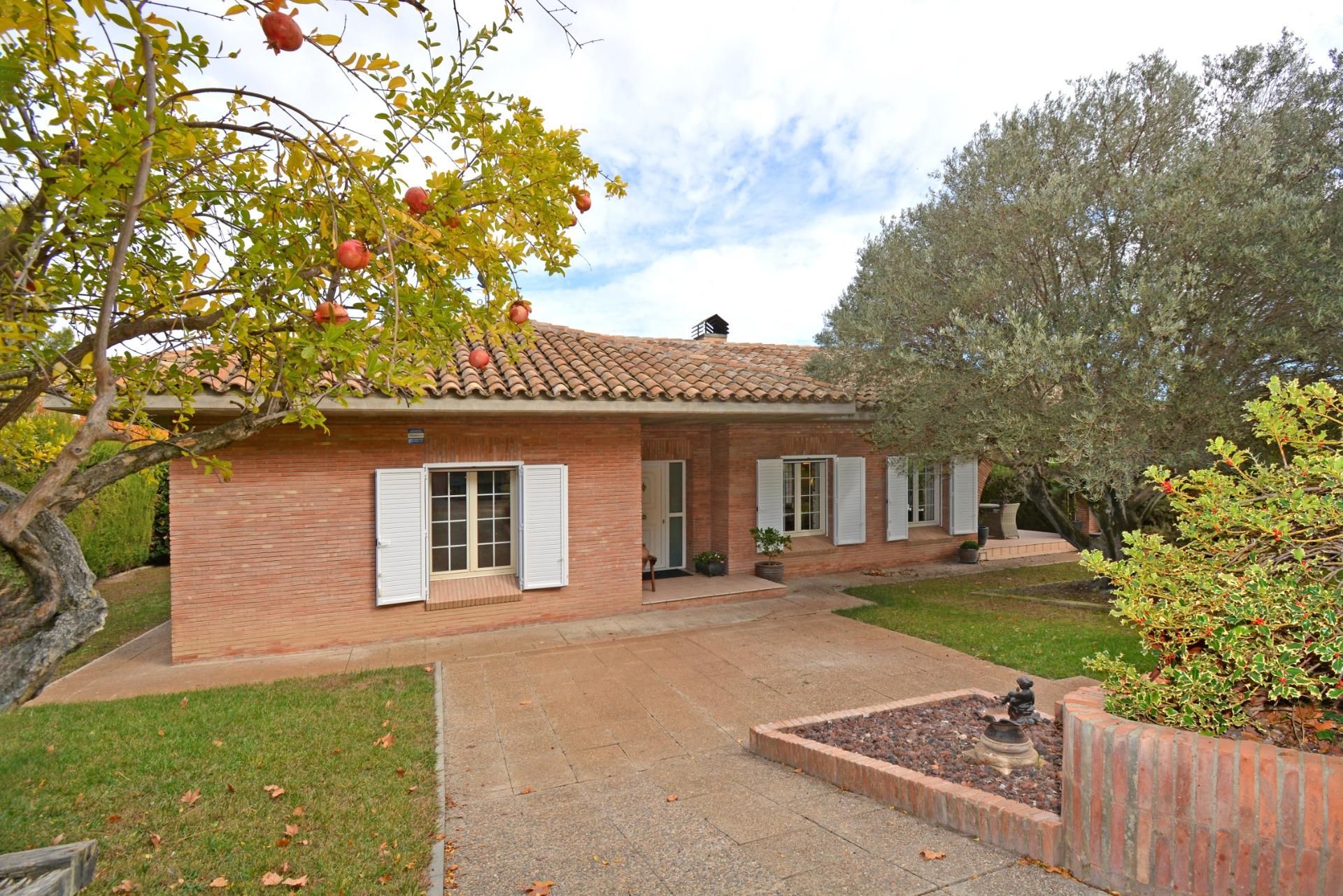 Vista exterior de Casa o xalet en venda en Zuera amb Aire condicionat, Calefacció i Jardí privat