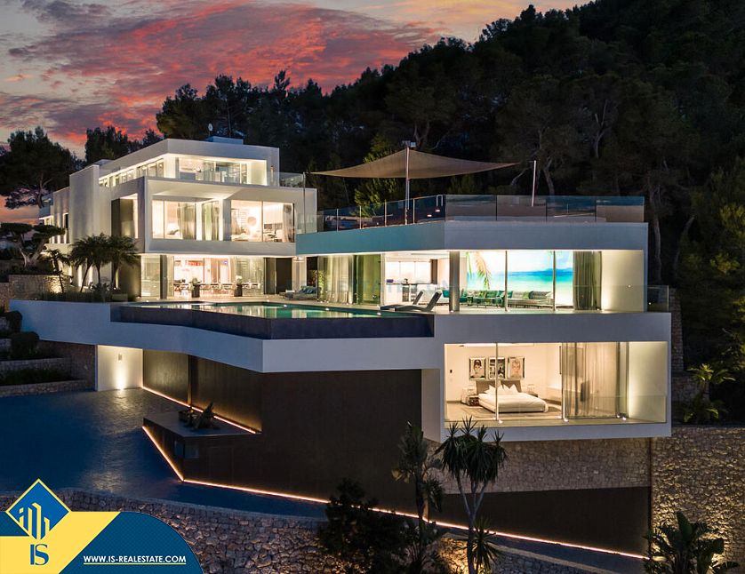 Vista exterior de Casa o xalet en venda en Santa Eulària des Riu amb Terrassa, Piscina i Moblat